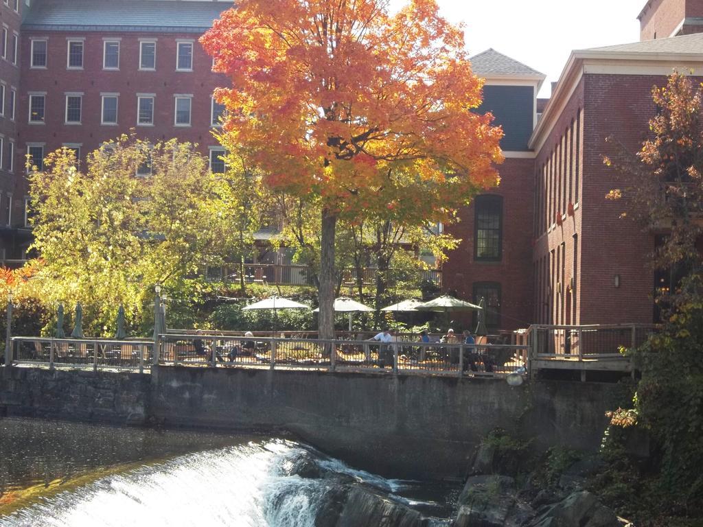 The Common Man Inn & Restaurant Claremont Exterior photo